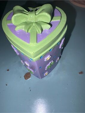 Claire's vintage trinket box